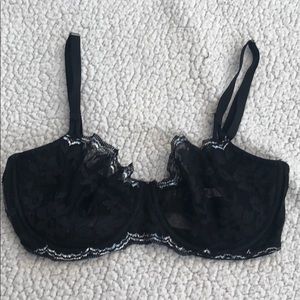 32DDD Victoria’s Secret bra